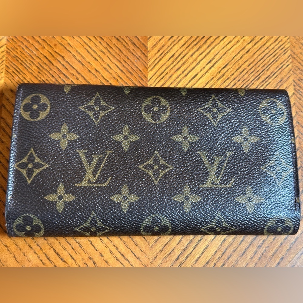 Louis Vuitton Bifold Wallet CT1038